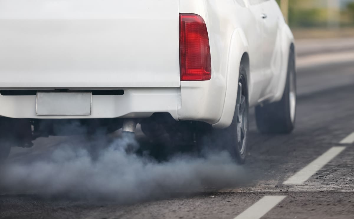 Fumaça do escapamento do carro: como ficar atento aos possíveis problemas