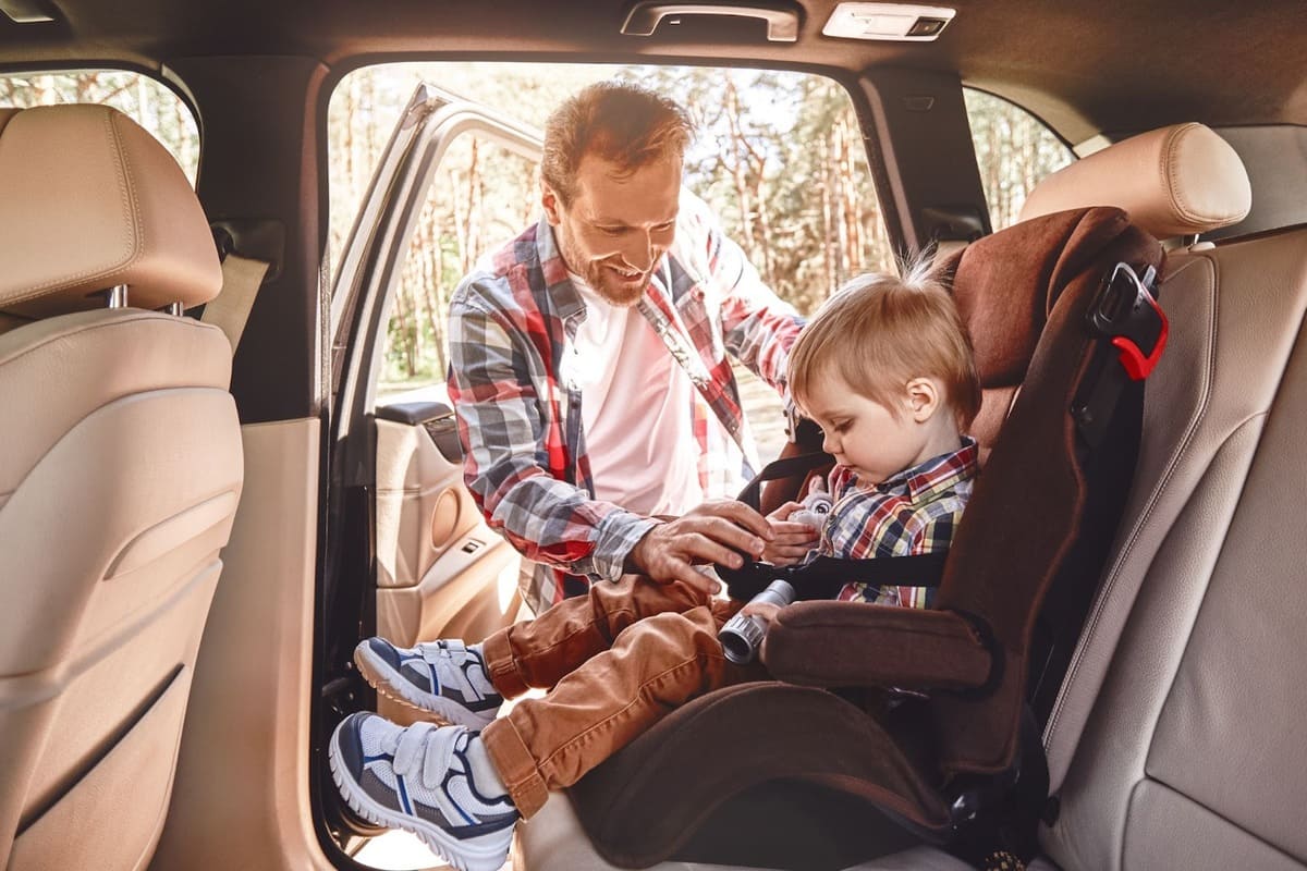 Os cuidados com o transporte das crianças no veículo